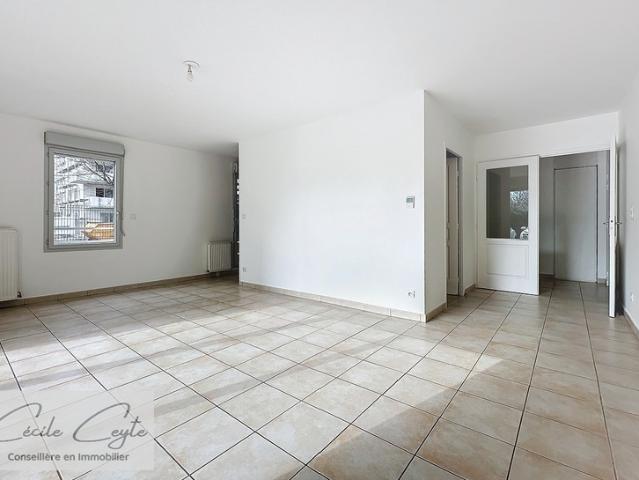 MEYLAN Buclos 4 pièces en rez de jardin avec garage et parking