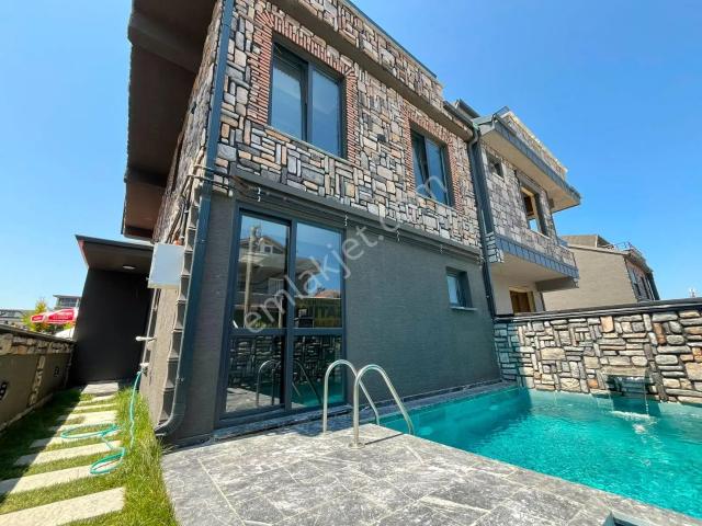 meyra'dan^müstakil Ve Deniz Manzaralı Havuzlu Villa