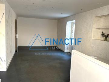 MEYRARGUES T1 rénové centre village au calme