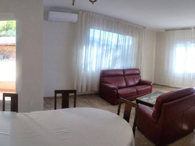 MEYREUIL VILLA 166m2 CALME TB VUES L1800€HC/mois