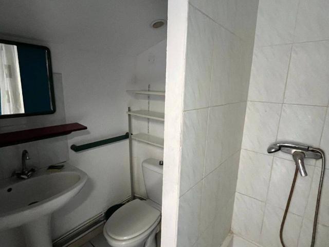 MEYREUIL LOCATION STUDIO 18 M2 RESIDENCE SECURISEE