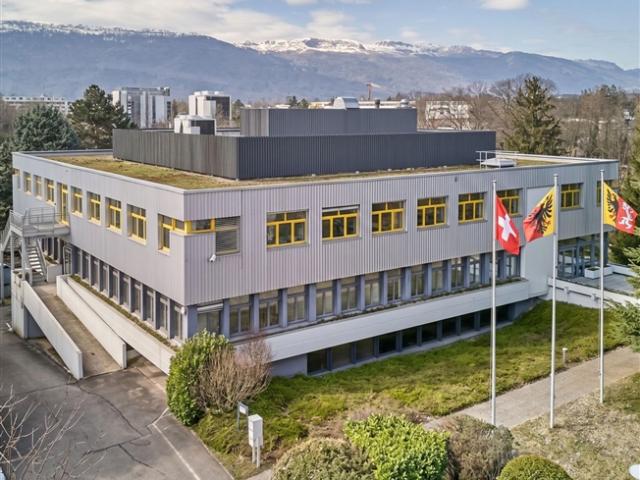 MEYRIN/ZIMEYSA – ZU MIETEN – INDUSTRIELLE UND ADMINISTRATIVE FLÄCHEN MIT 2.884 m² teilbar