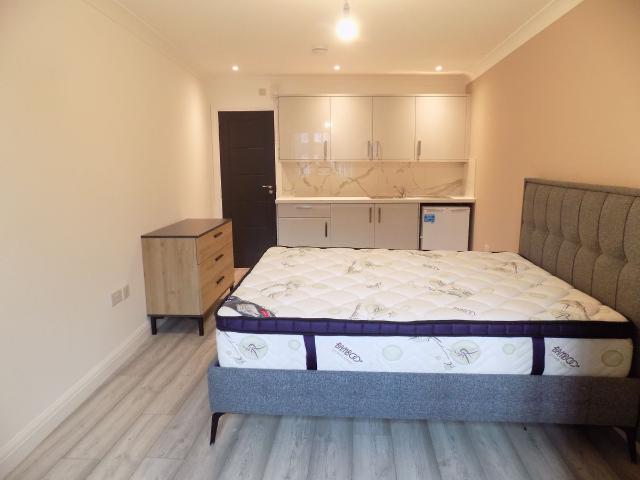 Meyrick Avenue, Luton, Bedfordshire LU1, Studio to rent, £700 pcm | PrimeLocation