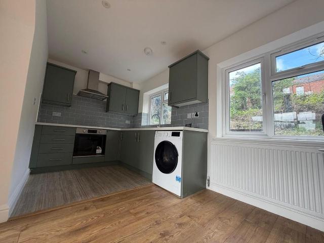 Meyrick Court, Luton LU1, 2 bed flat to rent, £1,150 pcm | PrimeLocation