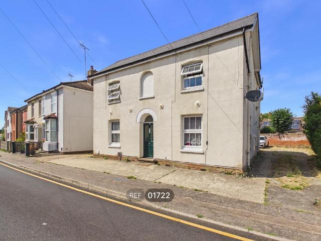 Meyrick Crescent, Colchester, Essex. Flat to rent £550 pcm £127 pw