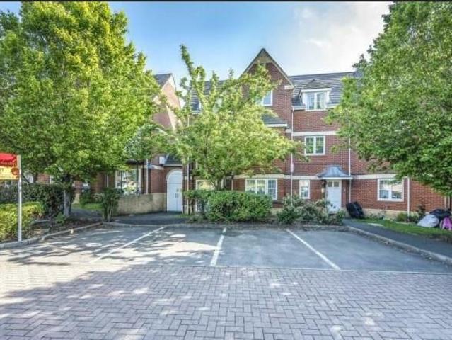 Meyseys Close, Headington OX3, 2 bed flat to rent, £1,500 pcm | PrimeLocation