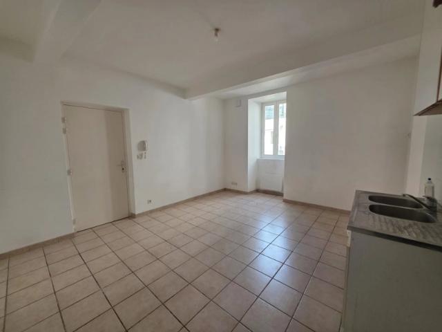 MEYSSE APPARTEMENT T2 RDC AVEC TERRASSE