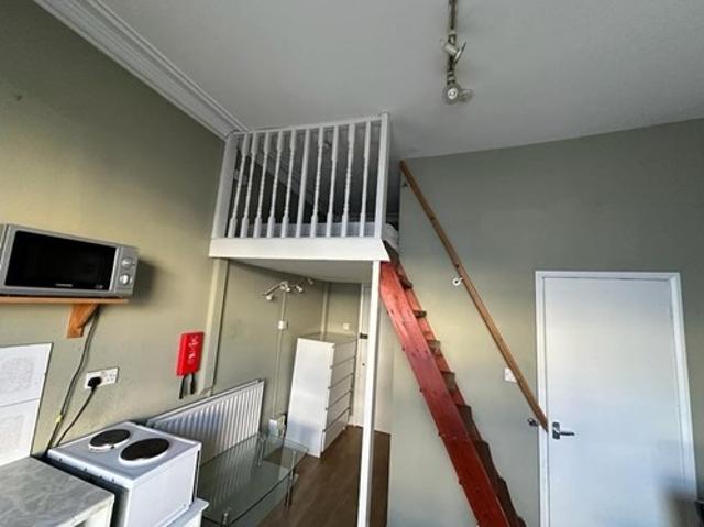 Mezzanine Studio To Rent