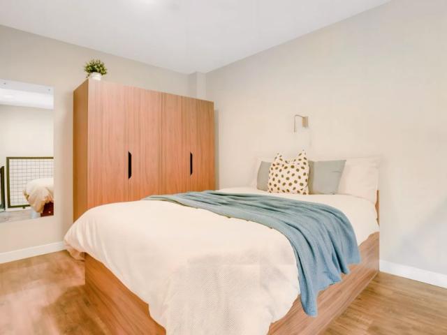 Mezzanine Premium Studio