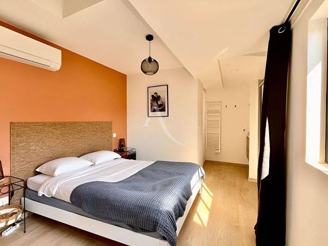 MÈZE CENTRE Maison de ville d'exception T3 meublée avec ter