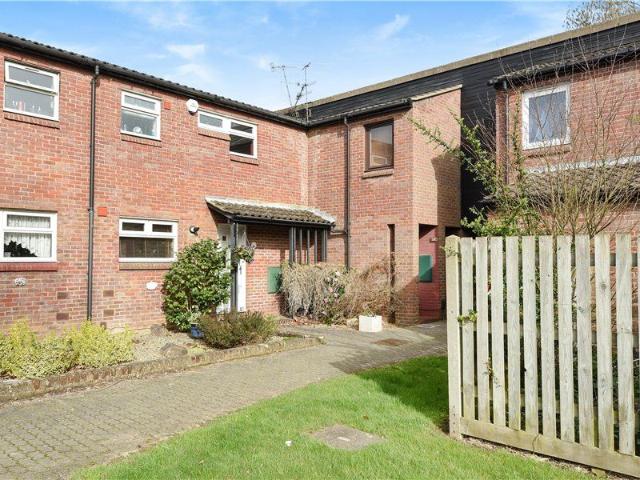 Mezen Close, Northwood HA6, 1 bed flat to rent, £1,500 pcm | PrimeLocation