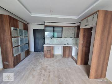 MEZİTLİ AKDENİZ DE HAVUZLU SİTEDE KİRALIK 2+1