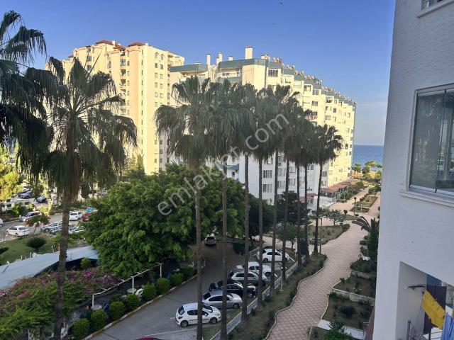 Mezitli Şoray 1'de Denize Ve Anayola Sıfır Eşyalı Kiralık Daire
