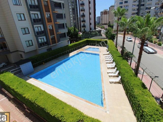 Mezitli Akdeniz'de Site İçinde Lüks 4+1 Daire 195m², Havuzlu