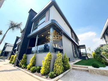 Mezitli Çamlıca Mah.sıfır Şehir Manzaralı Satılık Villa 4+1