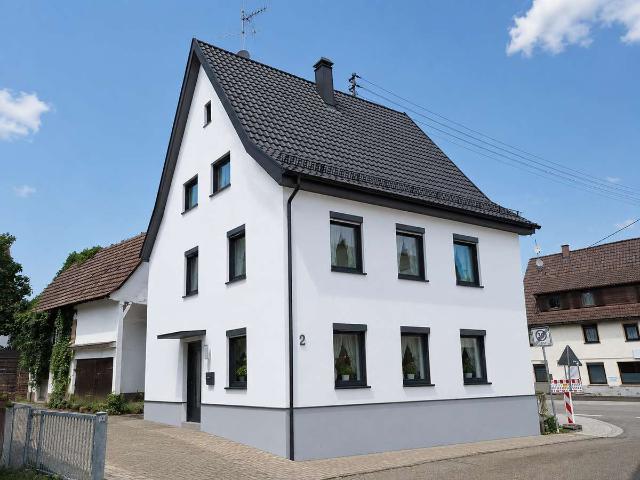MFH 3 WOHNUNGEN 3 STÖCKIGE SCHEUNE 2 GARAGEN 3 STELLPLÄTZE GEWÖLBEKELLER.
