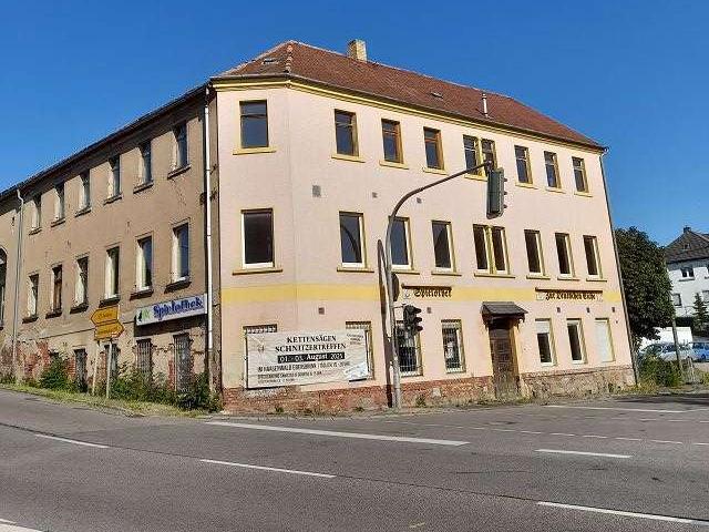 MFH mit viel Altbaucharme und Bauland