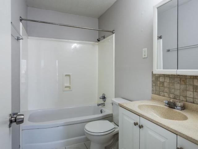 MFR The Midtowner 2 Bedroom Apartment for Rent at 199 S Mclean Blvd, Memphis, TN 38104 Central Gardens