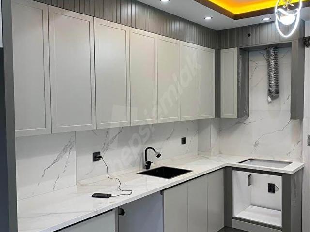 MİWA YAPIDAN METROBÜSE YAKIN AYRI MUTFAK 1+1 ACİL SATILIK ARAKAT