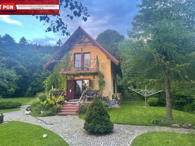 Urokliwy dom 117 m² z drugim mniejszym 30 m² w Międzylesiu