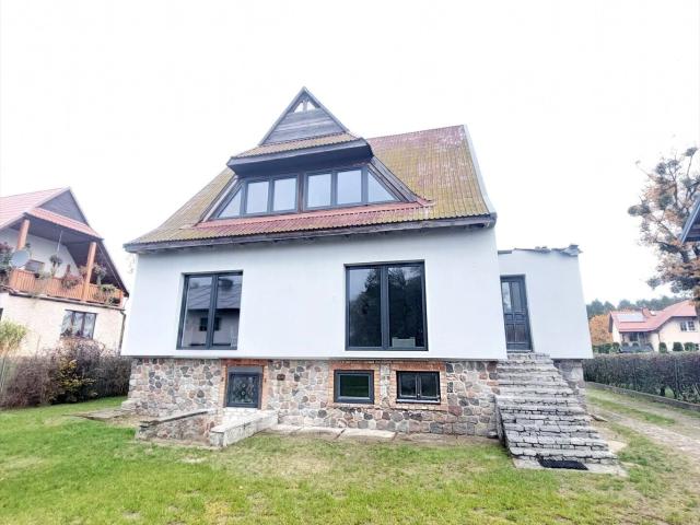 Przestronny dom z poddaszem i garażami, 160 m2, Międzylesie