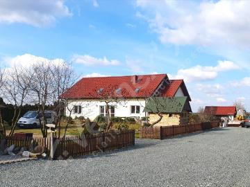 Dwa domy na dużej działce z sauną i potencjałem inwestycyjnym