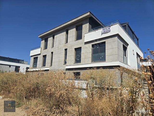 MİMAR SİNAN MAHALLESİNDE 350 m2 4+1 SATILIK VİLLA