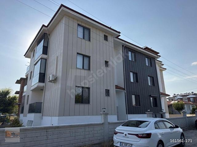 MİNEV Havuzlu Butik Sitede Ebeveyn Banyolu Çift Balkonlu 2+1