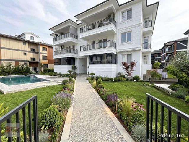 MİNEV Havuzlu Butik Sitede Ebeveyn Banyolu 2+1 Daire
