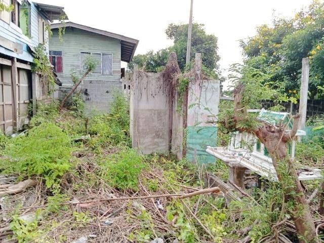 มีประตูเหล็ก 2 บาน ให้เช่าห้องพร้อมที่ดิน ติดริมน้ำ คลองมหาสวัสดิ์ ตลาดศาลายา 1.6 กม วัดปุรณาวาส รร.สาธิตนานาชาติ ม.มหิดล 1.9 กม