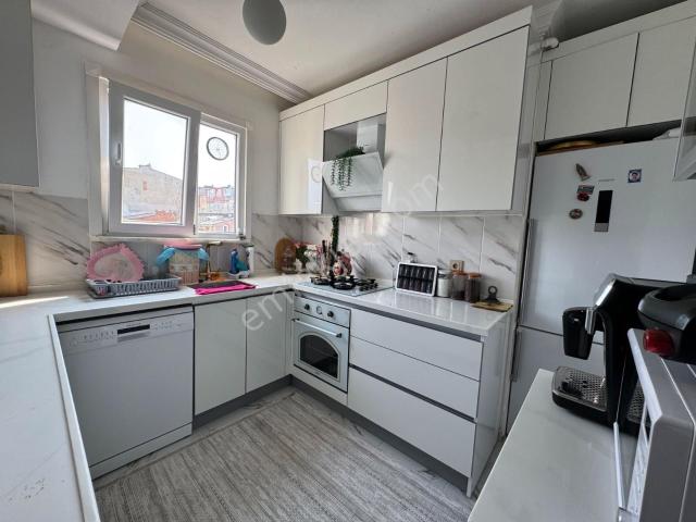 Mimar Emlak'dan Satılık 2+1 120m² Az Katlı Masrafsız 3.kat Daire