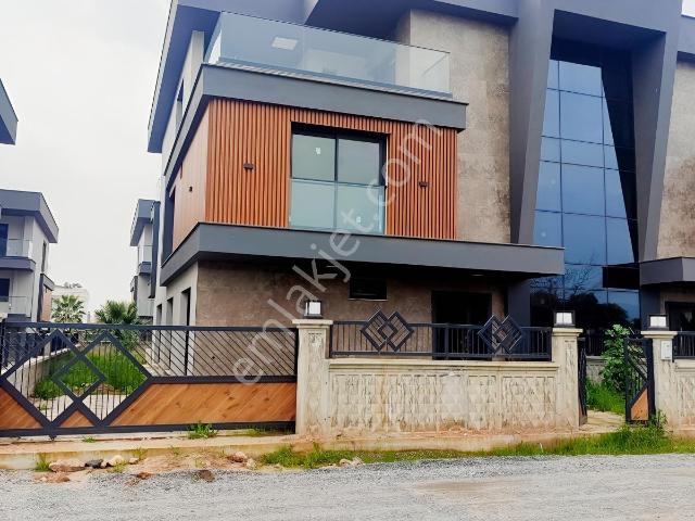 Mimar Sinan Mahallesinde Kiralık Triplex Villa