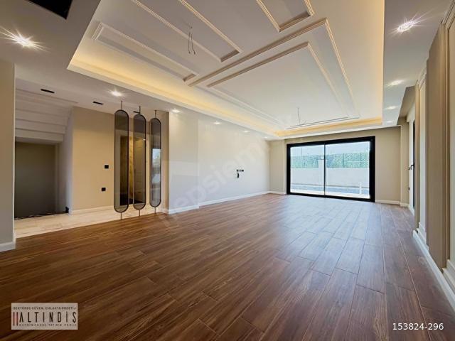 Mimar Sinan'da, bahçeli, havuzlu, asansörlü 5+2 sıfır villa