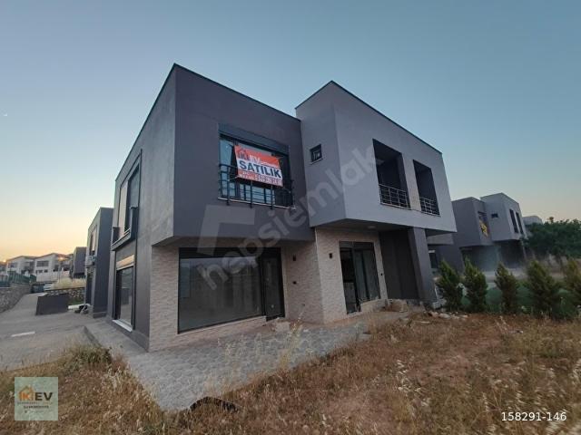 Mimarsinan Mh. Havuzlu Site İçinde Köşe Konum FIRSAT 4+1 Villa