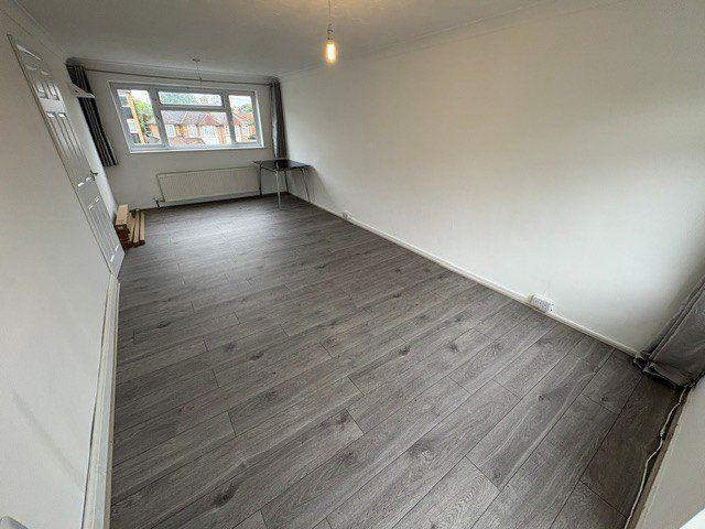 Mimms Hall Road, Potters Bar EN6, 2 bed flat to rent, £1,750 pcm | PrimeLocation