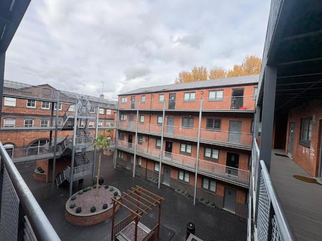 Mint Drive, Birmingham, B18 2 bed apartment to rent £1,250 pcm £288 pw