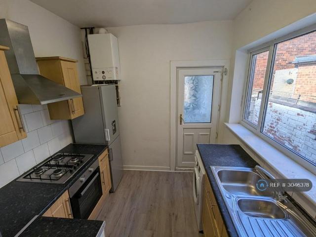 Minton St, Hull, HU5 4 bed terraced house to rent £850 pcm £196 pw