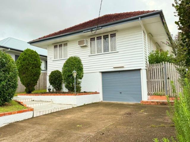 Minutes from Garden City Shopping Centre!