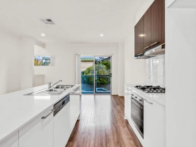 MINUTES FROM THE CITY AND BEACH!