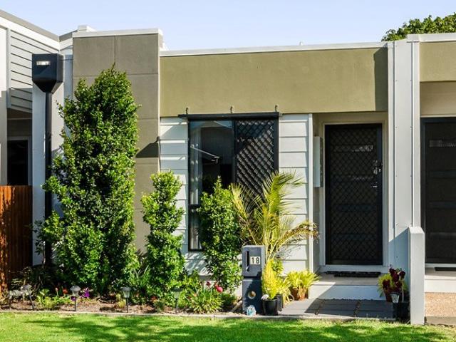 Minutes to CBD and Fairfield Shopping Precinct