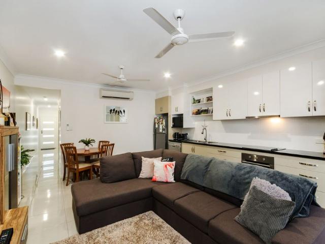 Minutes to CBD and Fairfield Shopping Precinct