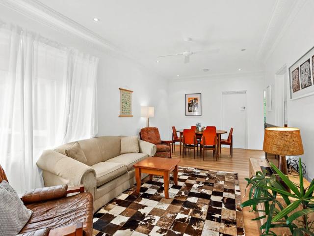 Minutes to Wollongong Harbour, beach and cafes