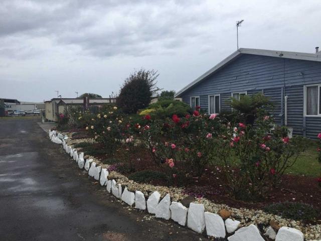 Minutes walk to the beach Please Call 03 6427 8886 or 0418 218 731 for inquiries