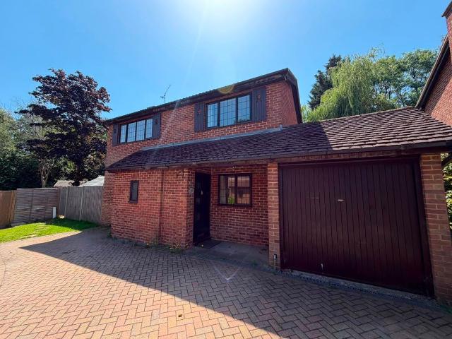 Minden Close, Chineham, Basingstoke RG24, 4 bed detached house to rent, £2,000 pcm | PrimeLocation