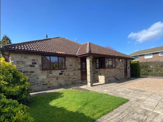 Minden Close, Wickersley, S66 1FA 3 bed detached bungalow to rent £1,675 pcm £387 pw