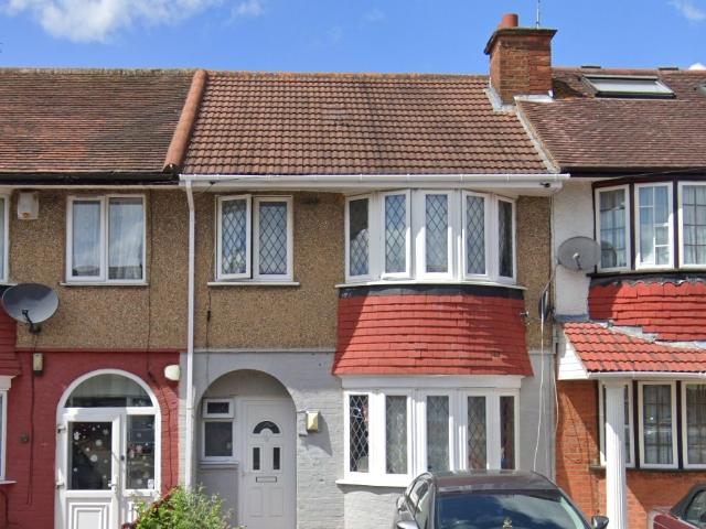 Minehead Road, Harrow HA2 4 bed terraced house to rent £2,700 pcm £623 pw