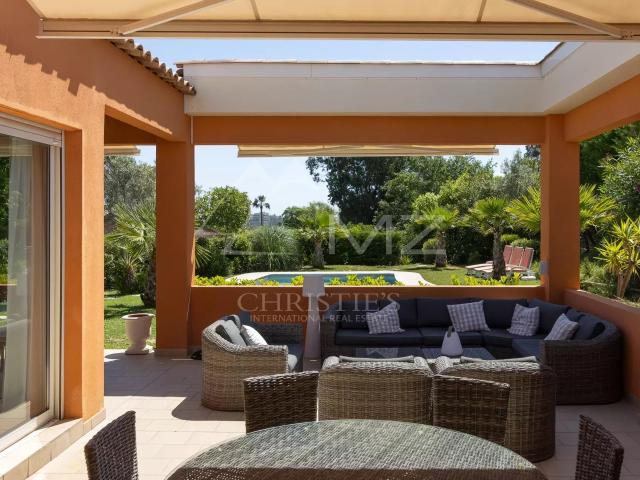 MINELLE PROPRIÉTÉ DE PLAIN PIED DANS UN DOMAINE PRIVÉ