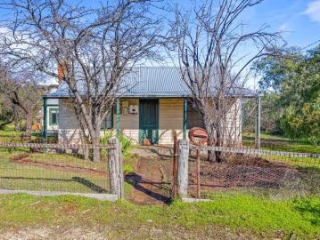 Miner's Cottage in Historic Maldon