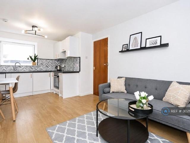 Minerva Court, Glasgow, G3 2 bed flat to rent £1,395 pcm £322 pw
