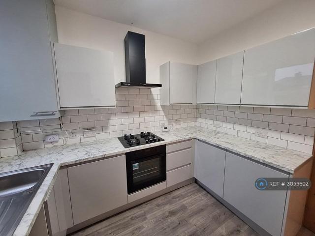 Minerva St, Nottingham, NG6 2 bed terraced house to rent £895 pcm £207 pw
